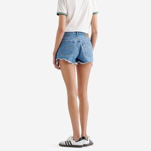 Levi's 501 High Rise Button Fly Denim
Distressed Raw Hem Shorts Sz 30